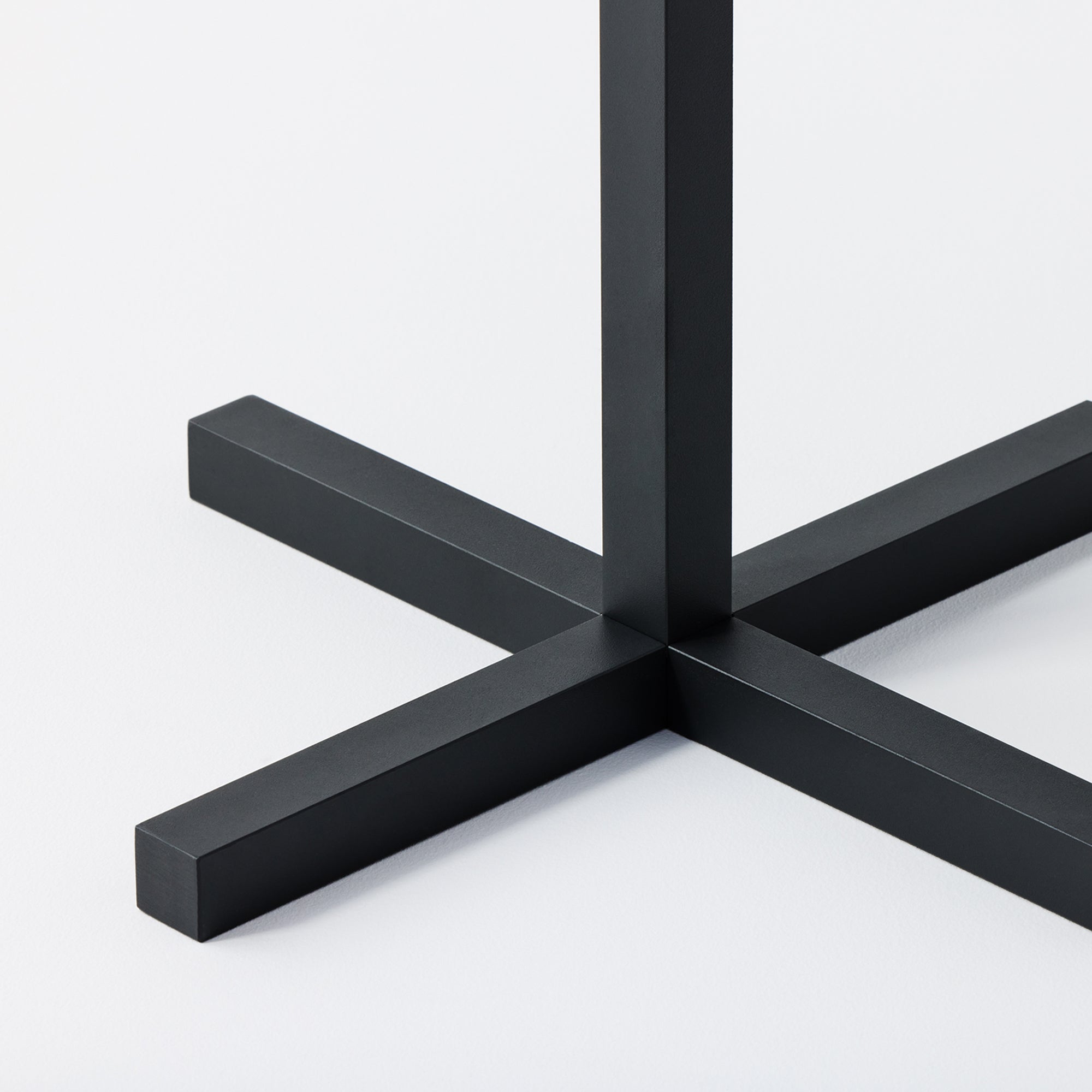 SOLID STEEL HIGH DINER TABLE ROUND