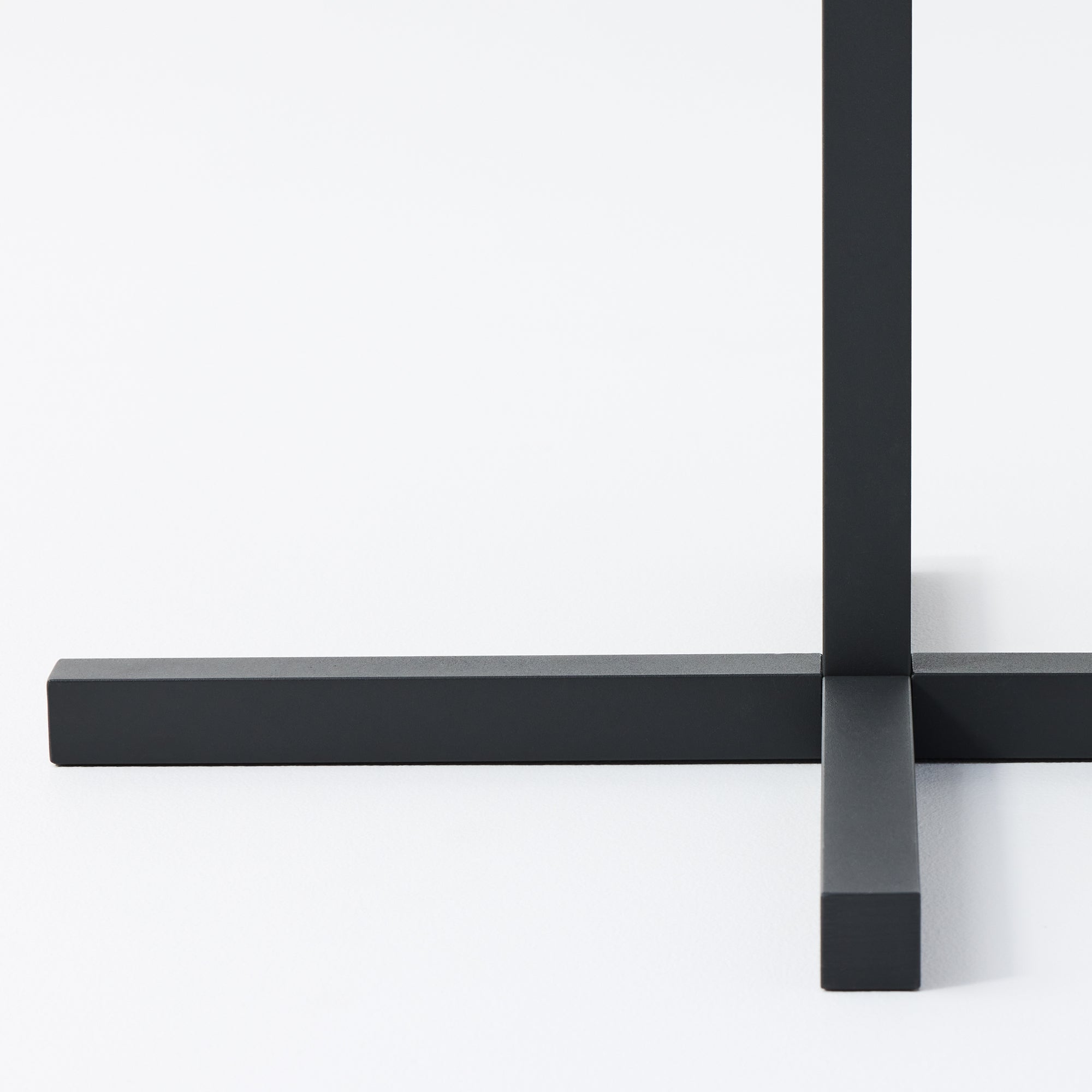 SOLID STEEL DINER TABLE ROUND