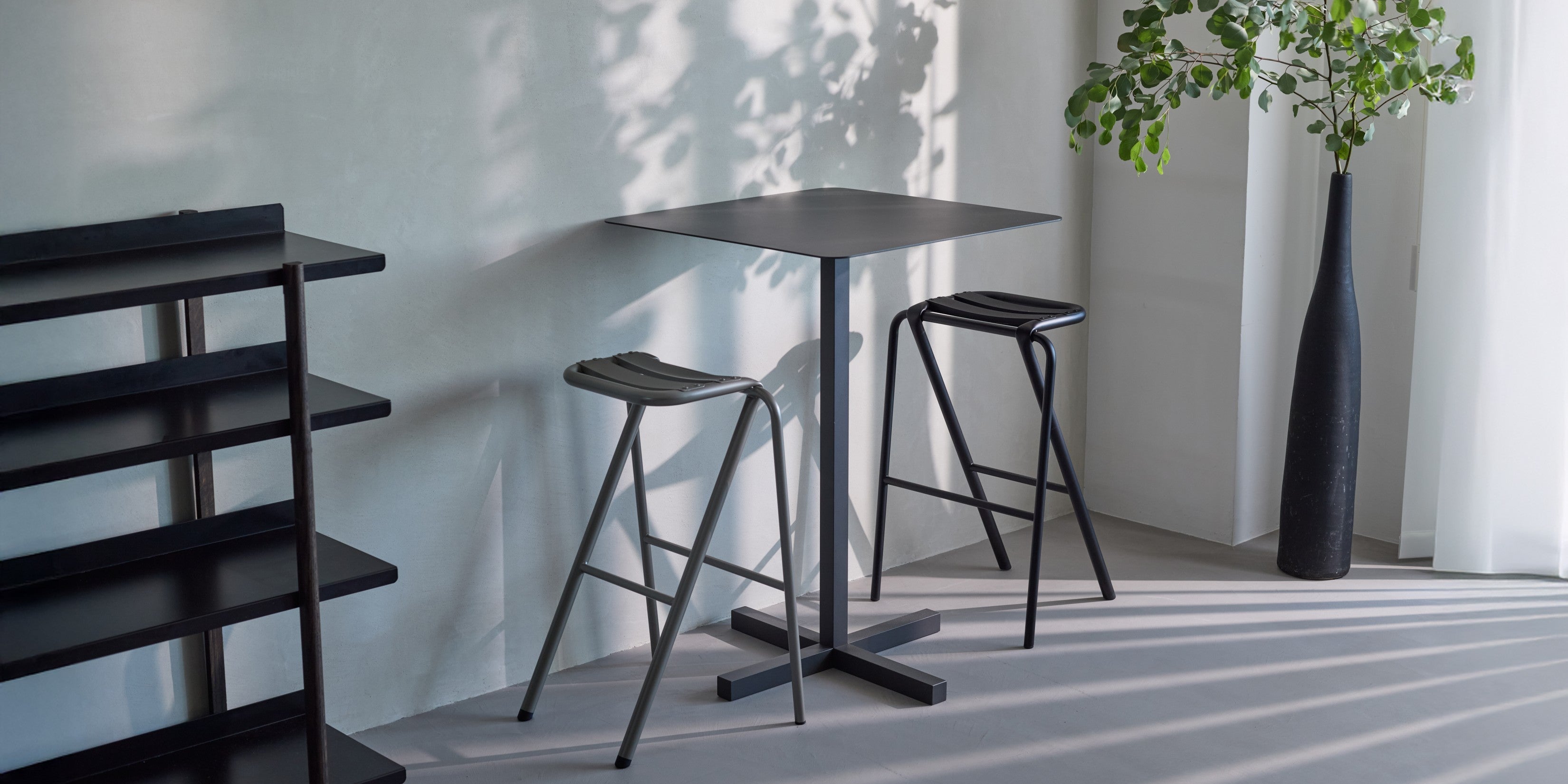 WHAT'S A SOLID STEEL HIGH DINER TABLE