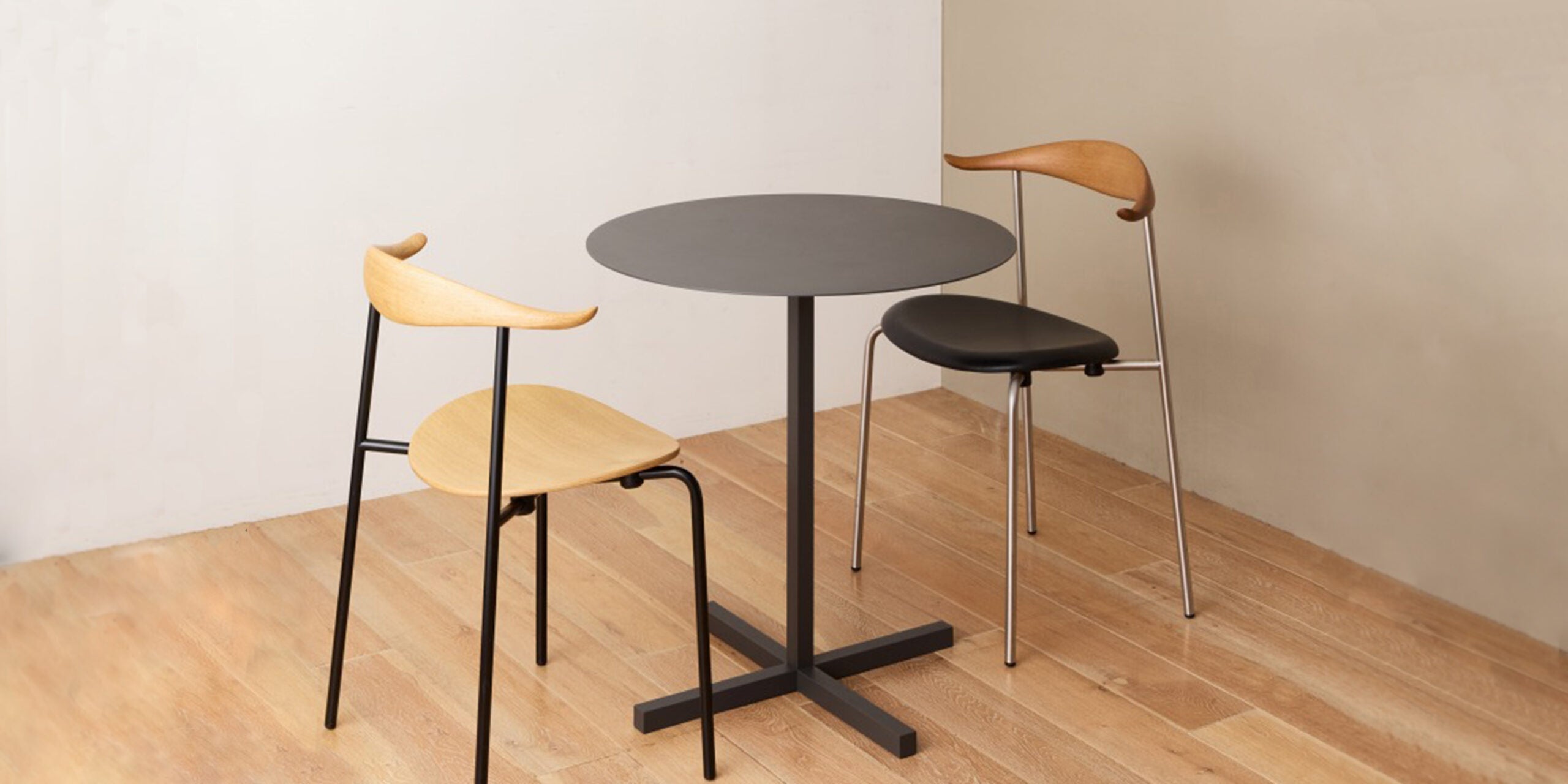 SOLID STEEL DINER TABLE\n × 名作チェアー