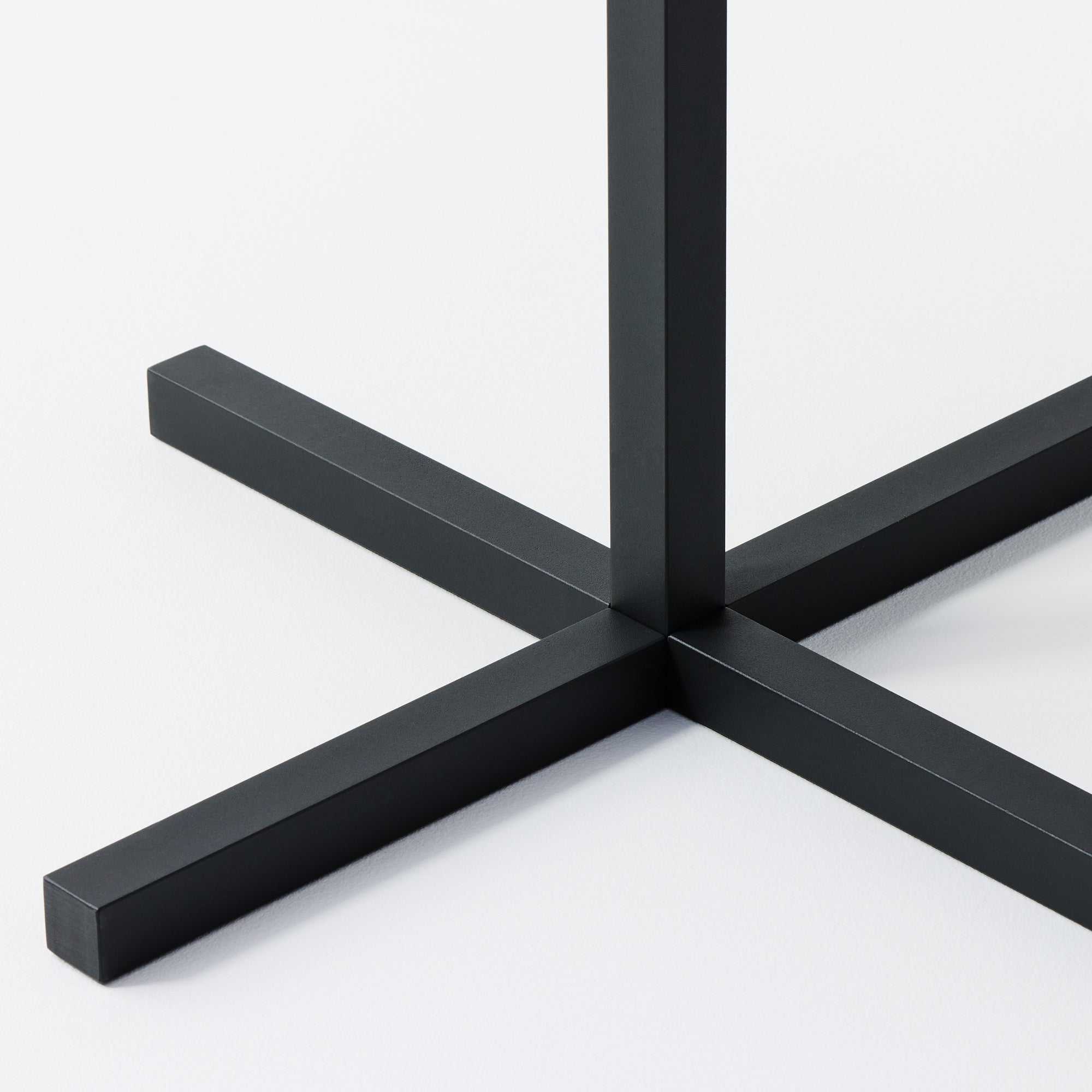 SOLID STEEL DINER TABLE ROUND