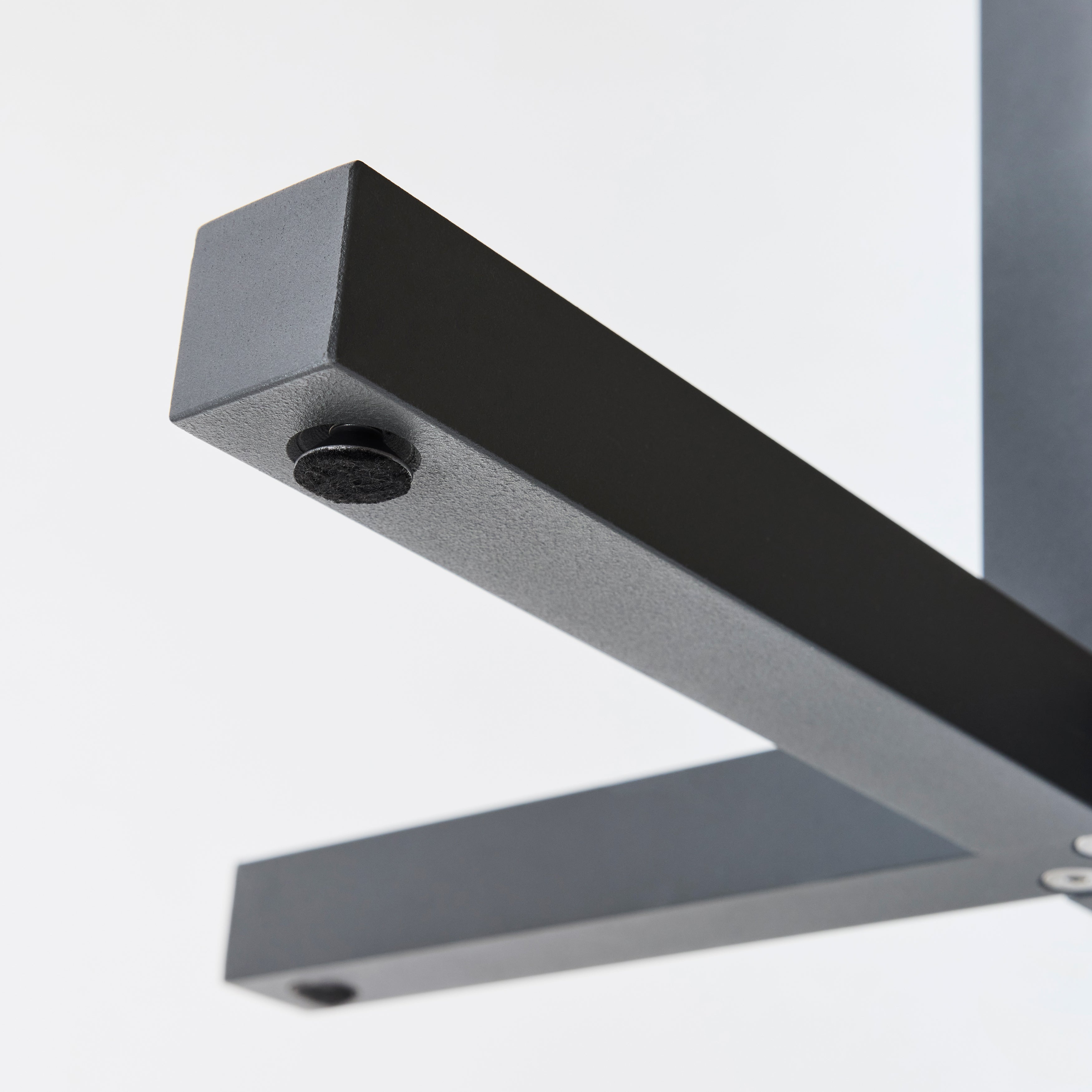 SOLID STEEL DINER TABLE ROUND